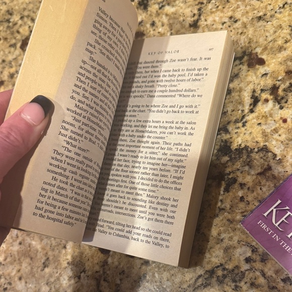 Nora Roberts "Key of Light" & "Key of Valor" Set - Blue and Purple Covers - Picture 5 of 5